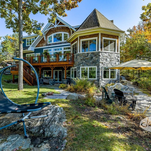 6 bed 4 bath cottage on Lake Muskoka, Private, Boathouse, Hot tub!