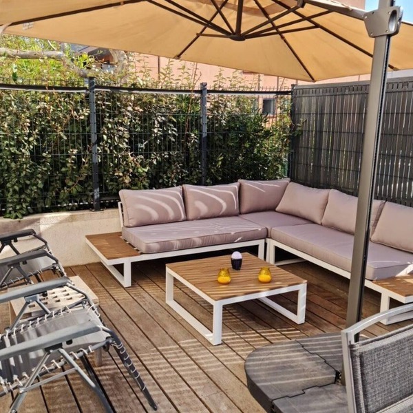 6-bed apartment, 60m² terrace, 2-minute walk to shops and beach (+/- 150m)