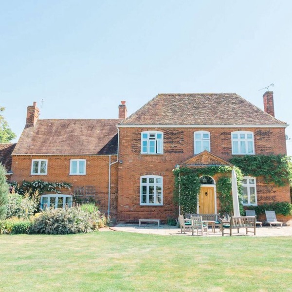 6 bedroom accommodation in Shefford