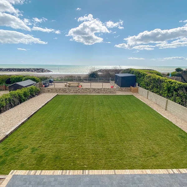 6 bedroom accommodation in Elmer