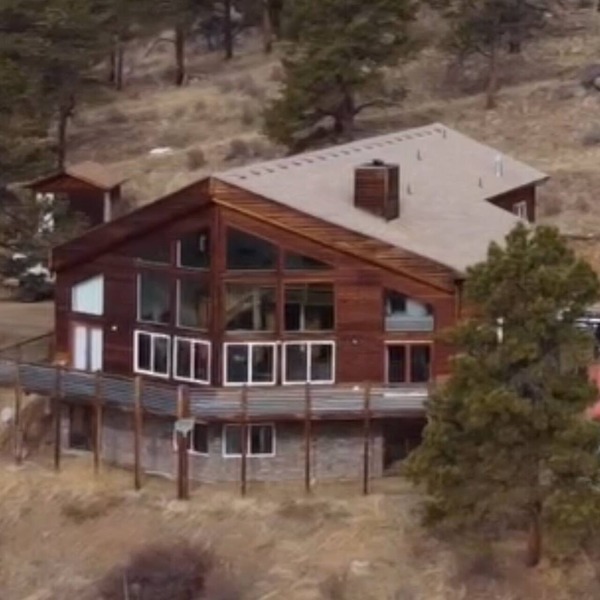 6 bedroom Mountain Retreat 37 acres, close to HWY 285, borders National Forest