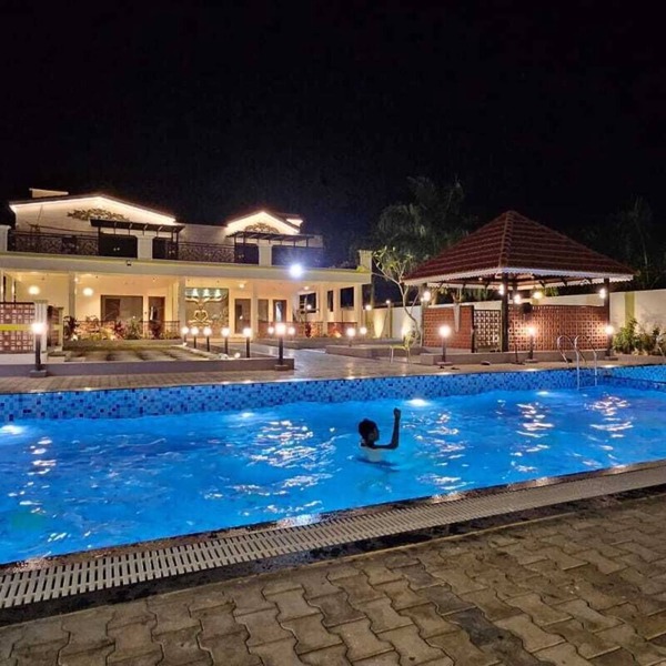 6-bedroom resort in terrific TN with cool AC for relaxing stays
