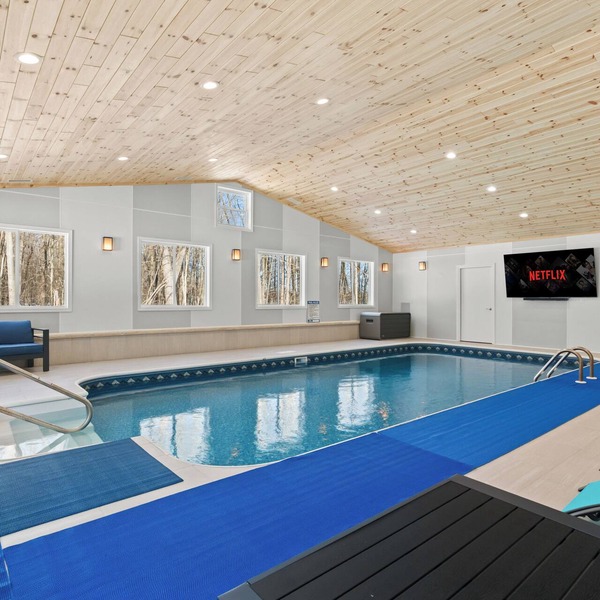 6 Masters, Indoor Pool, Pickle Ball Ct, Game Room