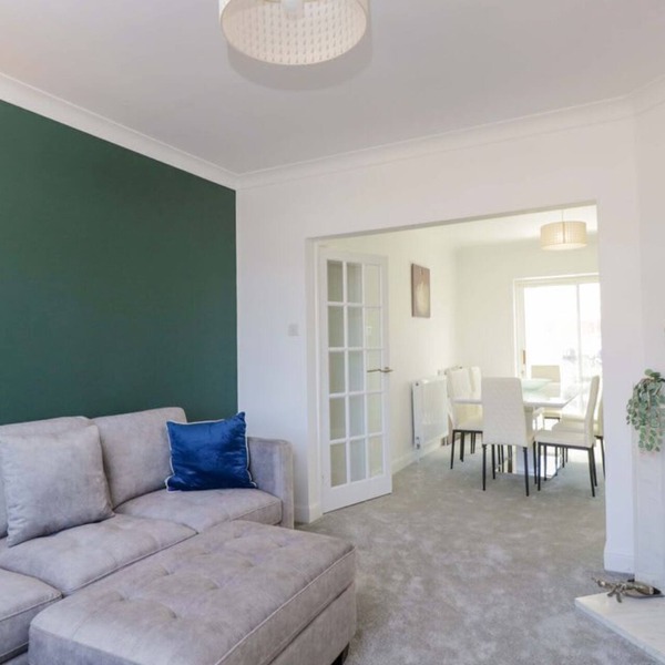 6 Newbridge Gardens, Bath