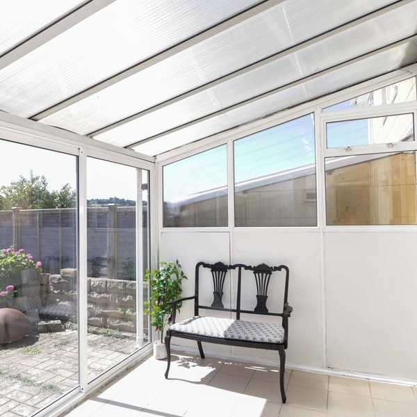 6 Newbridge Gardens