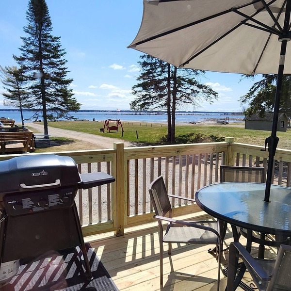 #7 2bed 1bath LAKE MI Fishing Cabin WiFi AC Deck Firepit Kayaks Paddle Boat Dock