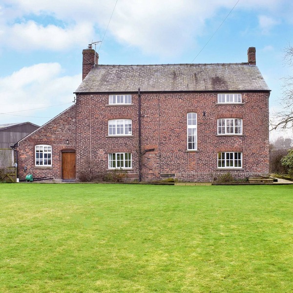 7 bedroom accommodation in Blackden, near Crewe