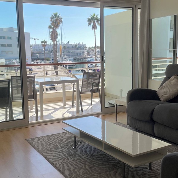 7 Degrees South, Luxurious 2 Bedroom Marina Water Side Apartment