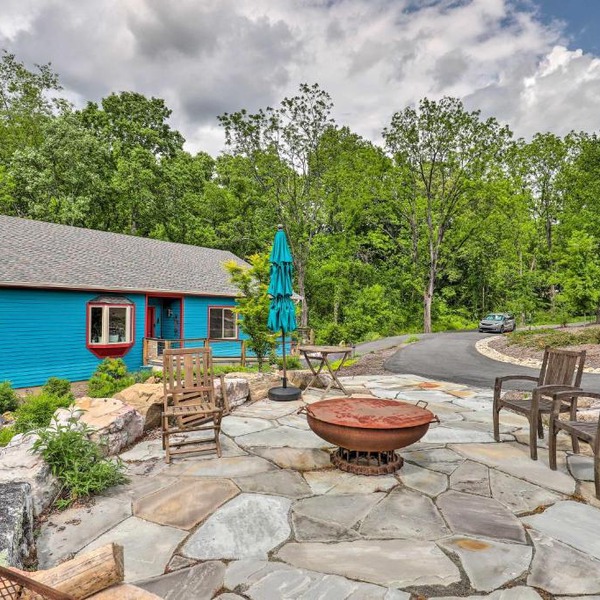 7 Mi to Dtwn Asheville: Apartment w/Patio