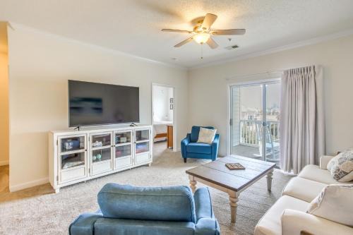 7 Mi to Myrtle Beach Boardwalk: Condo w/Balcony!