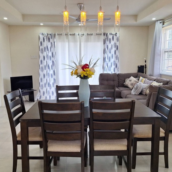 73 Fairway Gardens Cozy 2-bedroom apartment in lovely Rendezvous with AC, WiFi