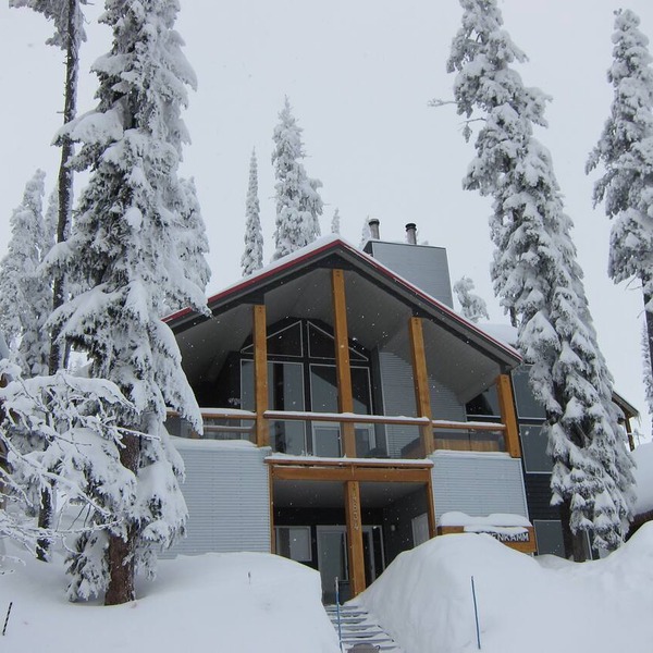 7BDRM Big White View Chalet - Perfect for Several Families!