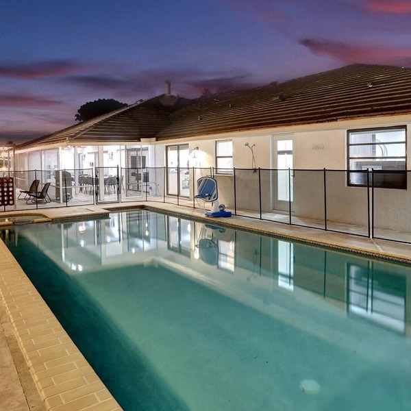 7BR w/ Heated Pool Jacuzzi, Gameroom, Theatre Dog Friendly