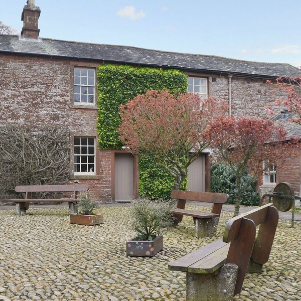 8 bedroom accommodation in Waverton, near Wigton