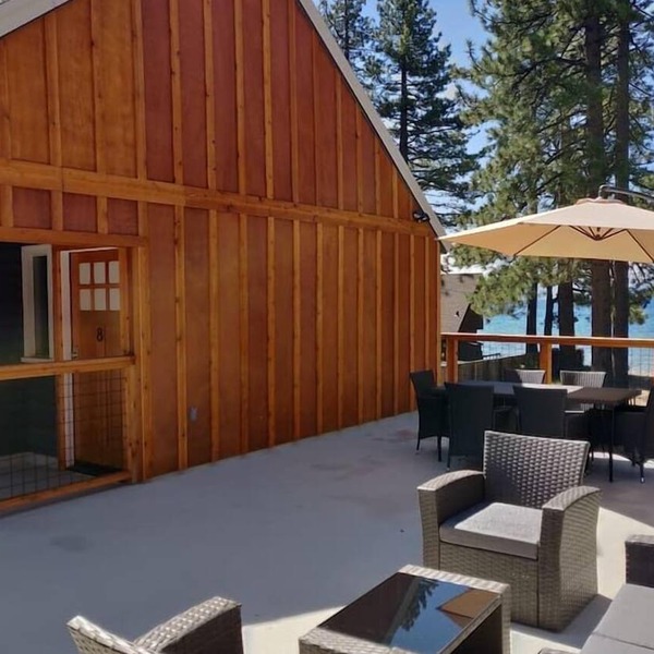 #8/Lakefront view, beach access, hot tub+dogs ok