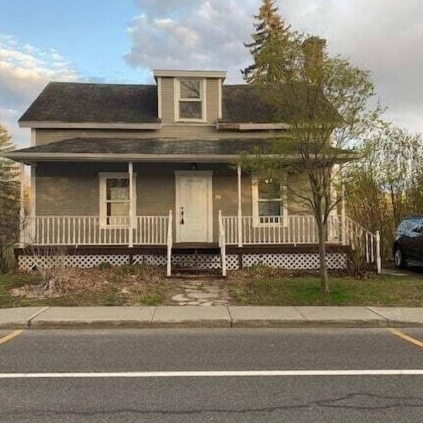 891 shefford 4-bedroom house