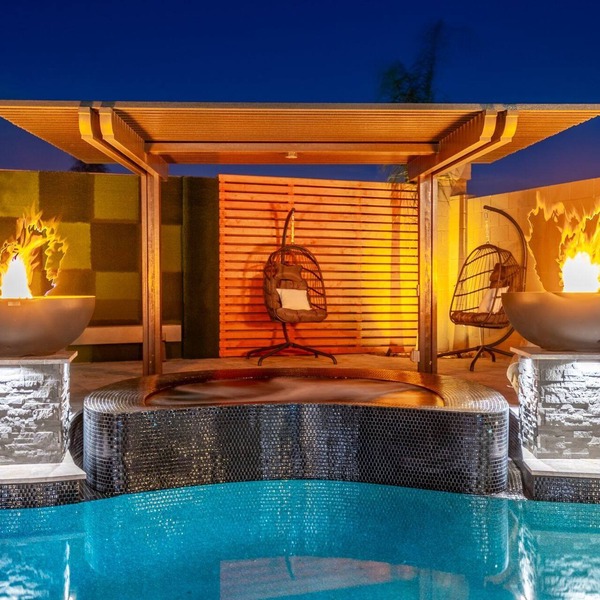 8BR/5BA Mini Resort w/4 En-Suites, HEATED Pool, Hot Tub,Billiards & Arcades