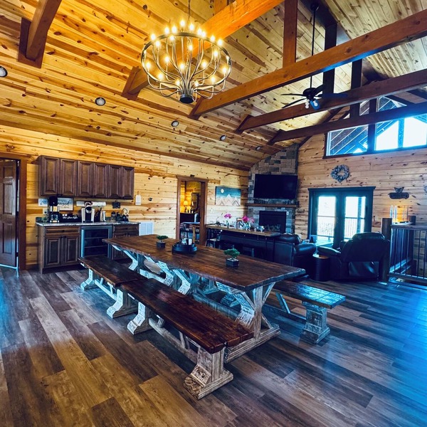 8BR 8.5BTH Cabin sleeps 28-30 Indoor Pool&Pavilion 10min to Dollywood The Island