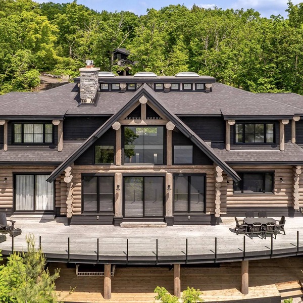 9 bed 9 bath log home on Lake Muskoka