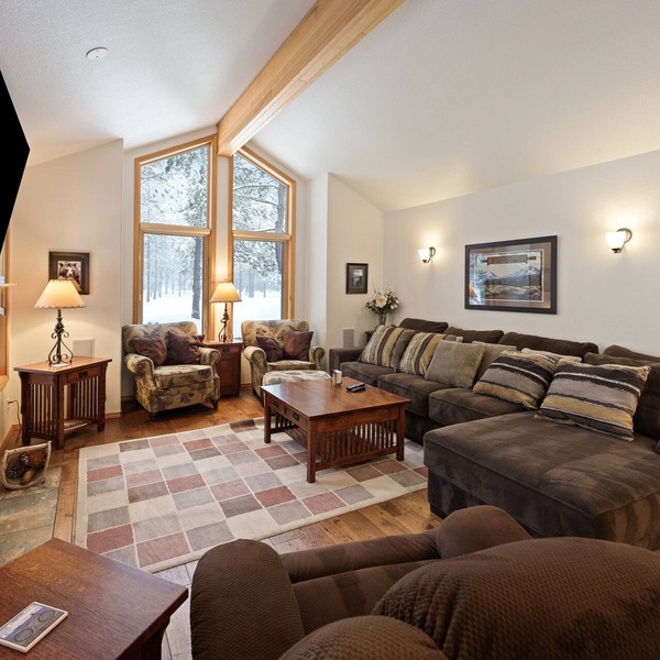 9 Hoodoo - Located on Ft Rock Park, SHARC Passes, Ping Pong, Hot Tub, Fireplace