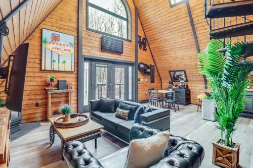 9 Mi to Big Boulder Mtn: A-Frame Cabin w/Hot Tub