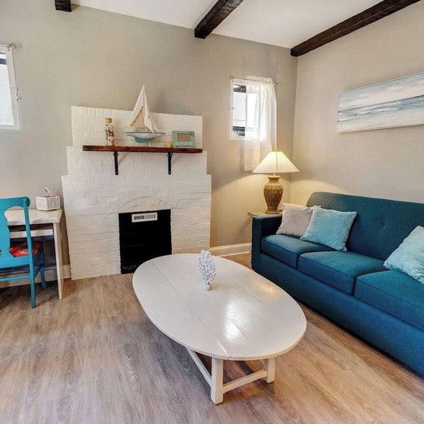 94 WalkScore | King Bed | Capitol Hill Beachy Apt