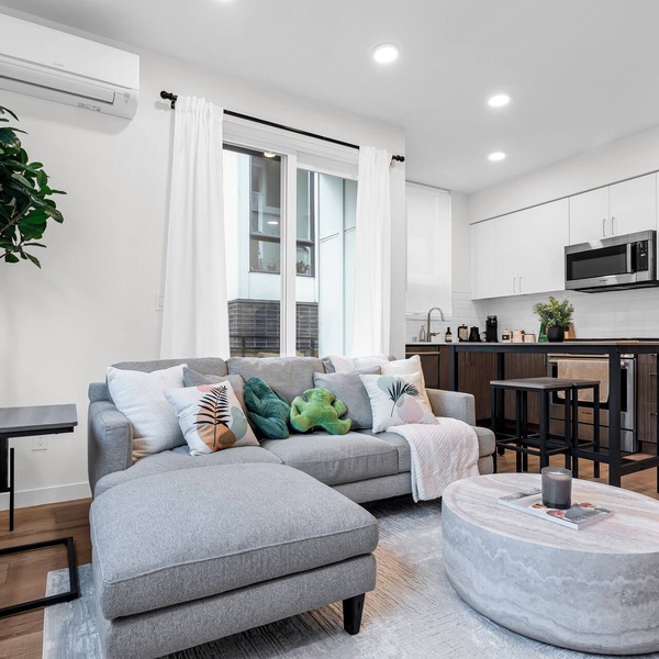 99 Walk Score 2BR2BA Central Capitol Hill Seattle Townhome with AC & Roof Deck