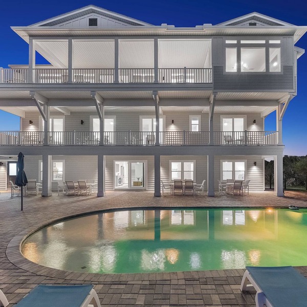 9BR LUXURY OCEANFRONT ESTATE! LARGE HEATED POOL AND YARD AND SEPARATE GAME ROOM!