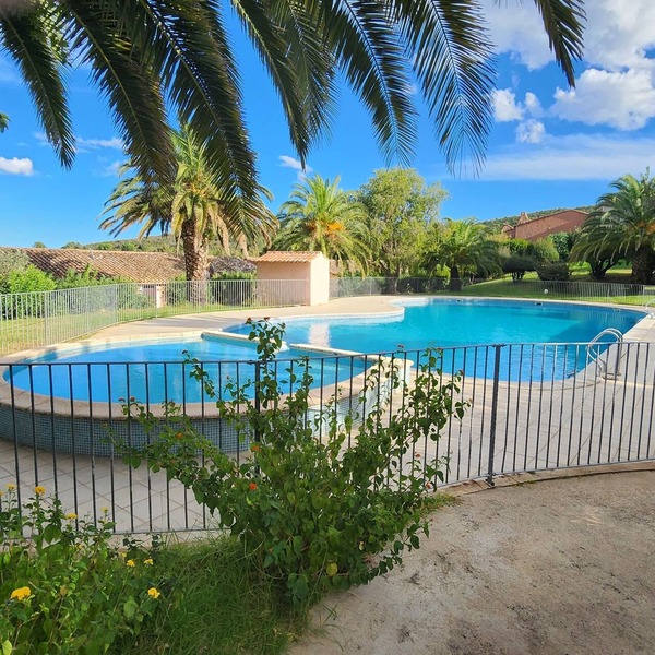 A 250 m de la Plage de Favone, Appartement vue mer Avec Terrasse de 30m2