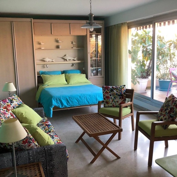 A 35-sq.m studio with a terrace, a 30-sq.m garden on the top floor: calm and bri