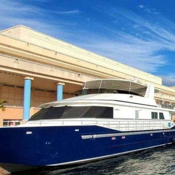 A 90 foot luxury yacht offering intimate dockside gatherings and curated overnight stays on Tampa Bay. A place where luxury meets soul.