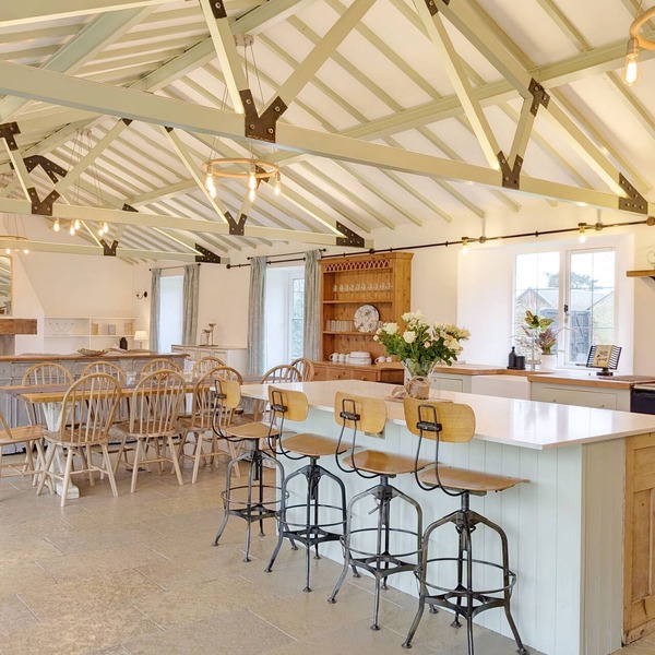 A barn conversion that sleeps 12 guests in 6 bedrooms