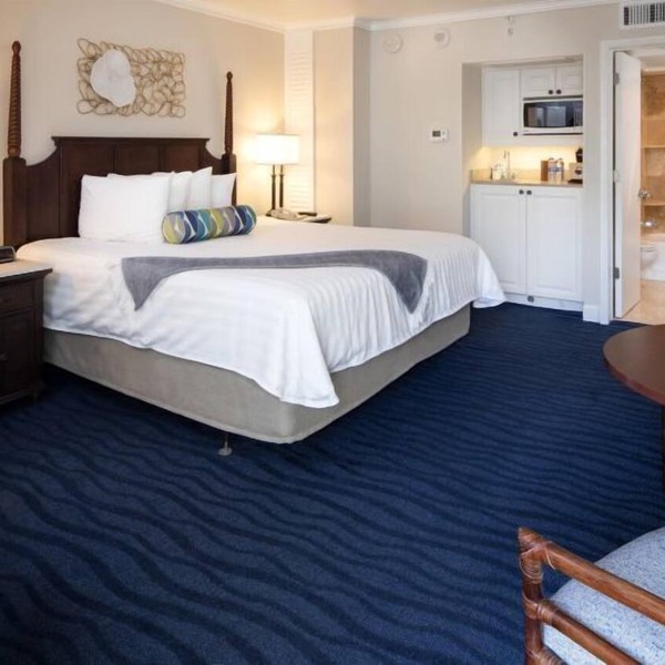 A Beach Escapade! With Outdoor Pools, Parking, Steps from the Beach!