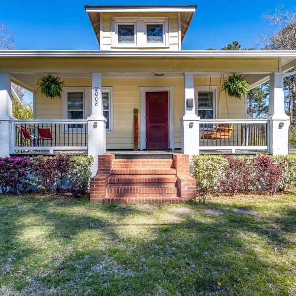 A beautiful balanced 2-bedroom bungalow near quaint downtown New Bern