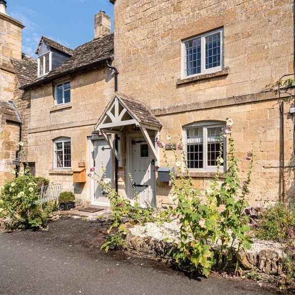 A beautiful quintessential Cotswold Cottage - Honeysuckle Cottage, Stanton