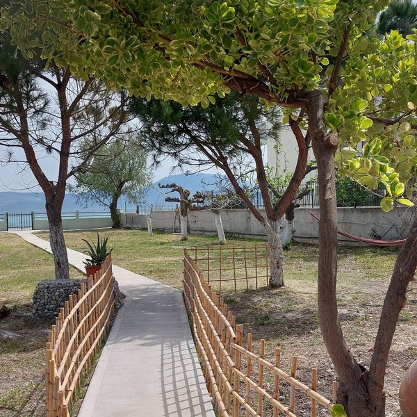 A beautiful,renovated house on the sea! Quiet & ideal for families.Pet friendly