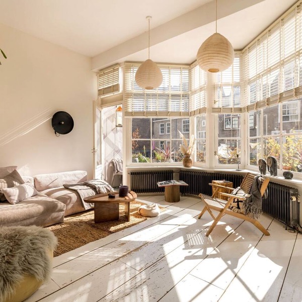 A bright and stylish loft in the heart of Amsterdam, with a cozy interior, plenty of natural light and all the modern conveniences for a relaxing stay in the city.