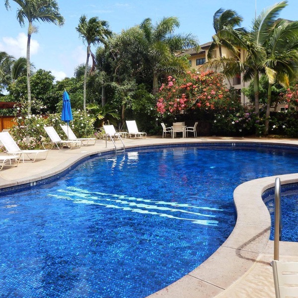 A/C throughout spacious clean comfortable main floor condo with lush garden view