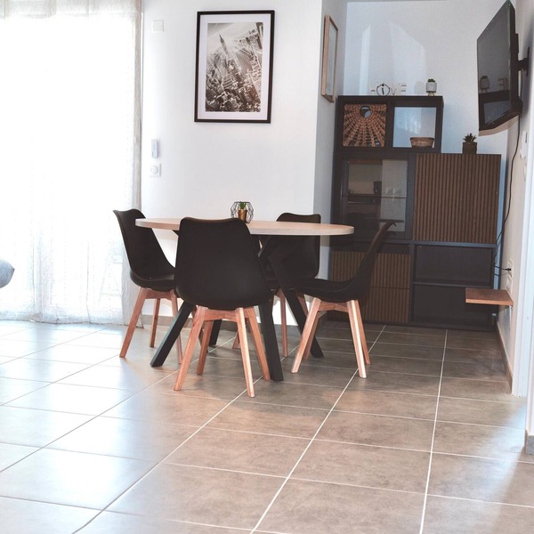 A comfortable vacation right on the fine sandy beach!