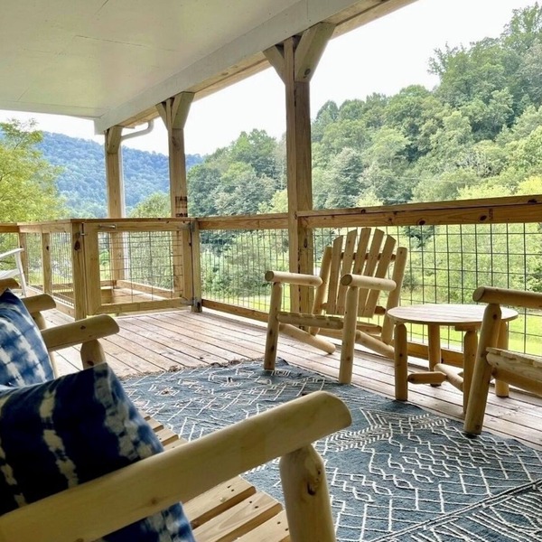A Design-Led Mountain Lodge ~ 4BR Retreat for Gathering ~ Firepit, Views, Stars