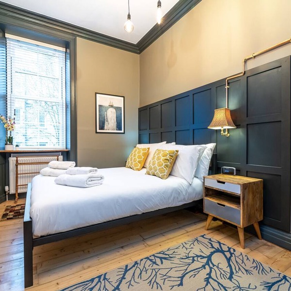 A fabulously designed one-bed apartment in a superb location. Sleeps 2.