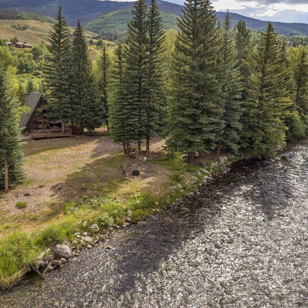 A-Frame Cabin On The Blue River, Big Deck, Fishing, Easy Drive to Town
