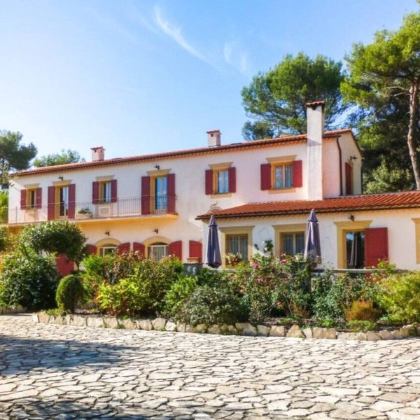 🌿 A Hidden Paradise Between Nice and Villefranche