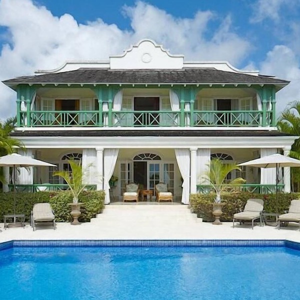 A Luxurious 3 Bedroom Villa