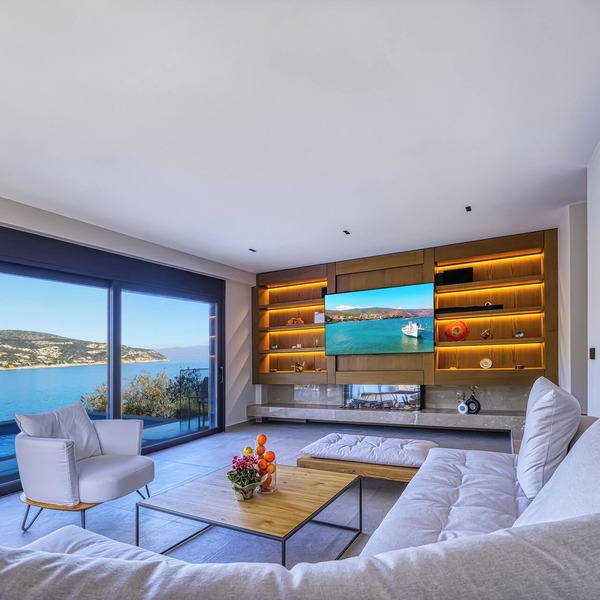 A luxurious specious 4 bedroom 3.5 bathrooms sea front modern villa