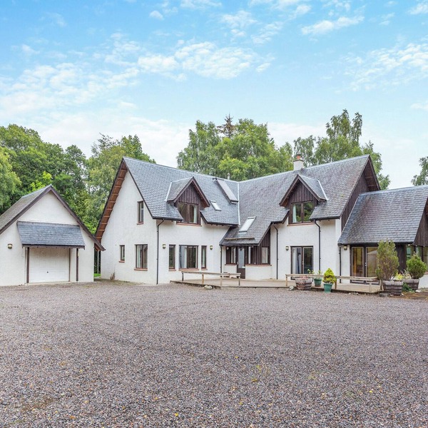 A magnificent property in a secluded position in Evanton.