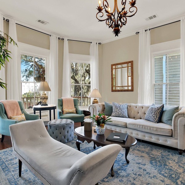 A Memorable Savannah Escape in Thomas Square