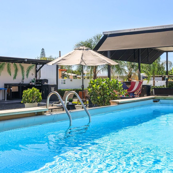 A MINUTOS DE LA PLAYA Y RESTAURANTES CASA EQUIPADA, PISCINA, WIFFI PUERTO RICO