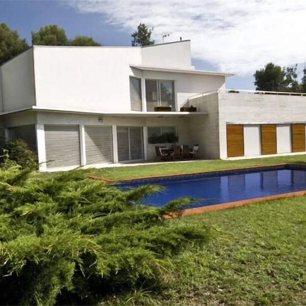 A modern and comfortable villa in a quiet and well-connected residential area