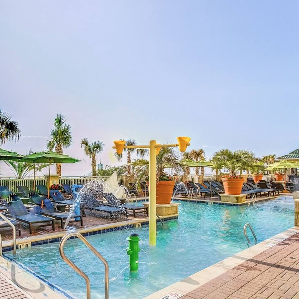 A Peaceful Beach Retreat! Fully-equipped Kitchen, Outdoor Swimming Pool!
